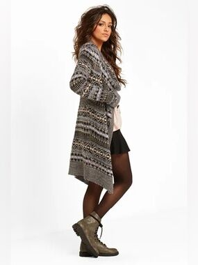 👚 Bethany Mota Acrylic Multicolored Black, Gray, Pink Long Cardigan size Medium